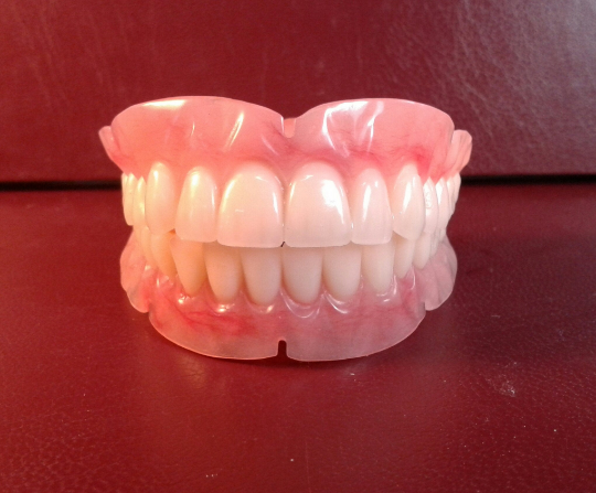 Set of acrylic dentures, large, false teeth