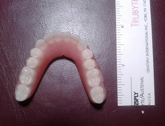 Lower denture acrylic, small, false teeth