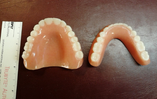 Set of acrylic dentures, medium, false teeth