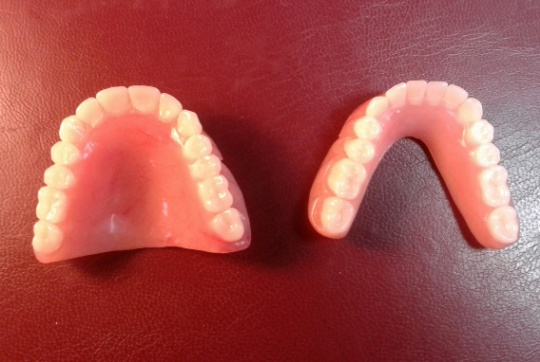 Set of acrylic dentures, small, false teeth