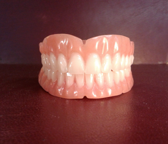 Set of acrylic dentures, medium, false teeth
