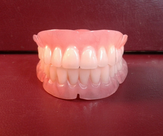 Set of acrylic dentures, small, false teeth