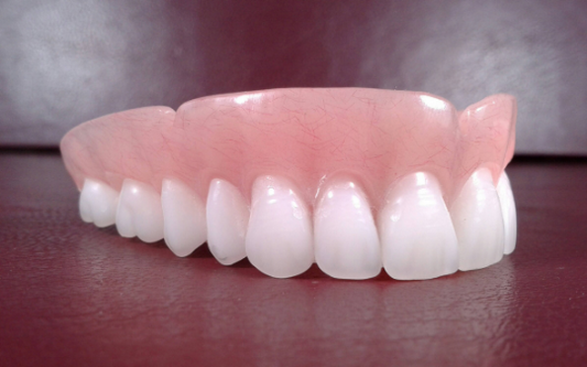 Upper acrylic denture, medium, bleach, false teeth