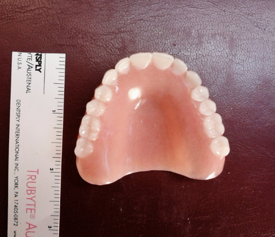 Upper acrylic denture, medium, false teeth