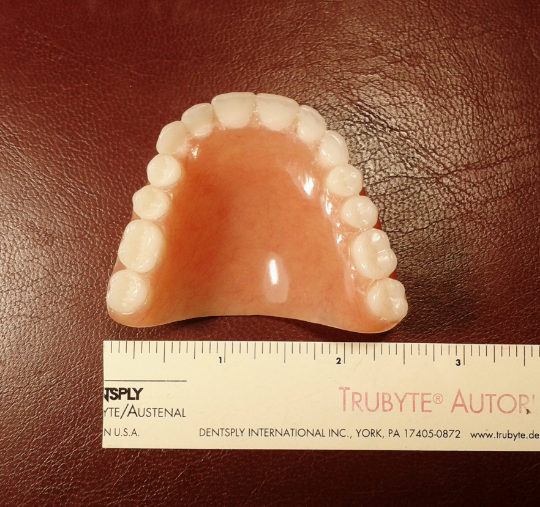 Upper acrylic denture, medium, bleach, false teeth