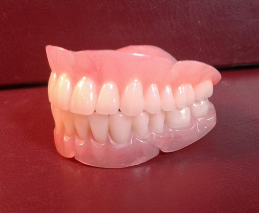 Set of acrylic dentures, small, false teeth