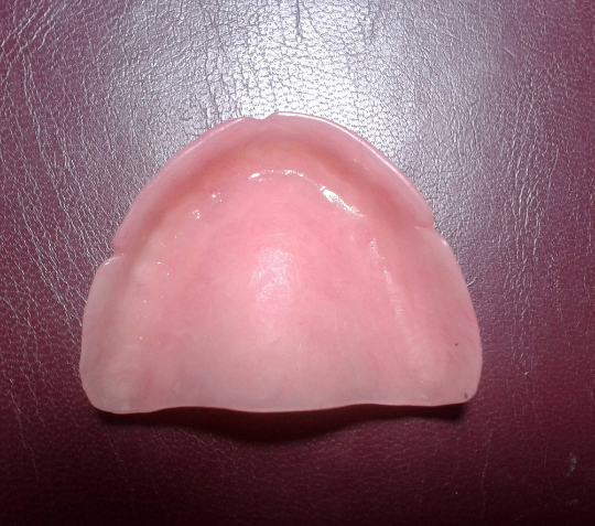 Upper acrylic denture, small, false teeth