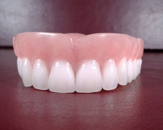 Upper acrylic denture, medium, bleach, false teeth