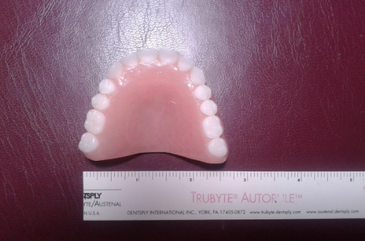 Set of acrylic dentures, large, false teeth