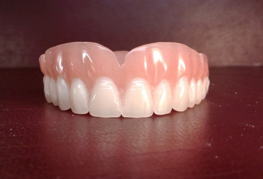 Upper acrylic denture, medium, false teeth