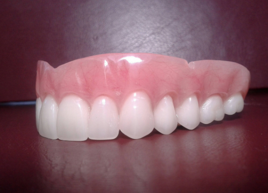 Upper acrylic denture, large, false teeth